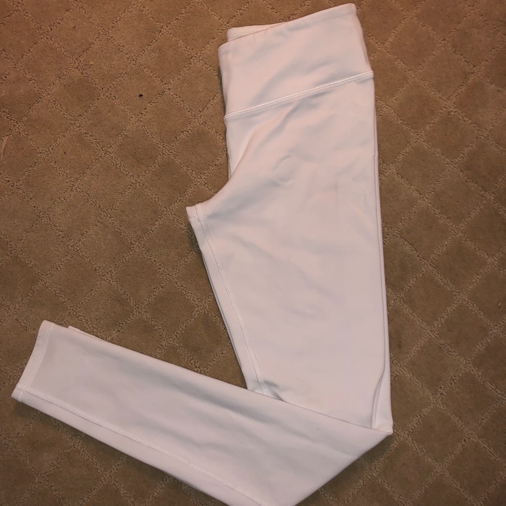 white alo leggings